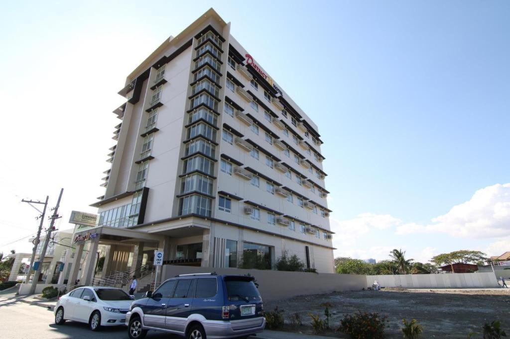 District 21 Hotel Илоило Экстерьер фото