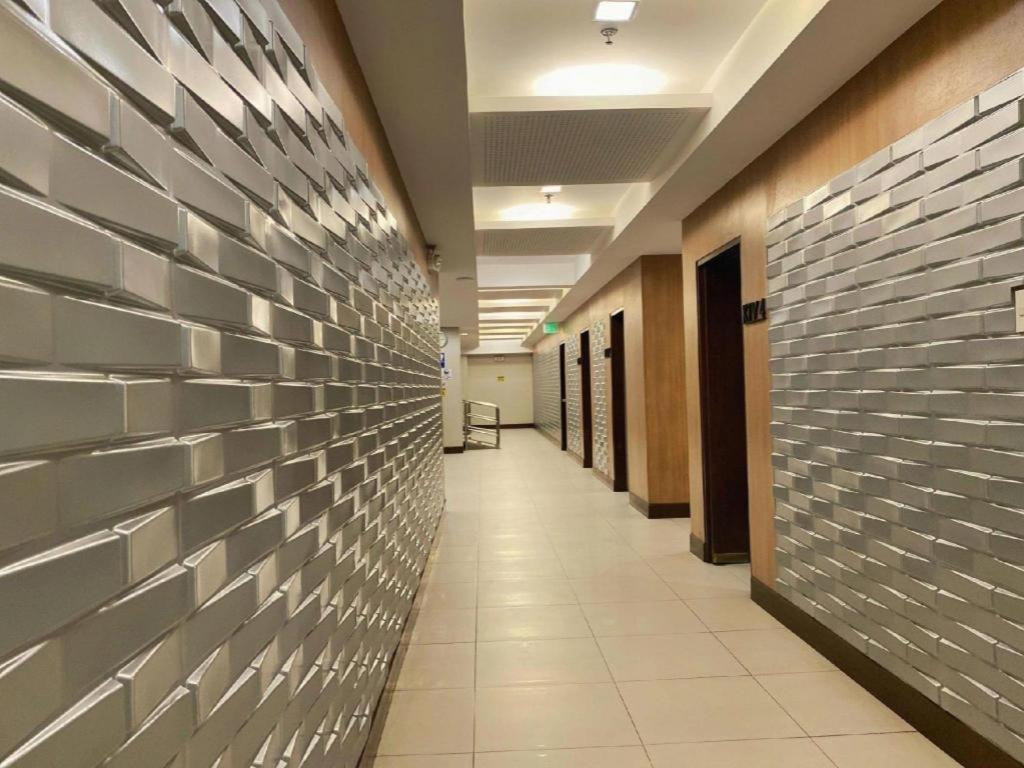 District 21 Hotel Илоило Экстерьер фото