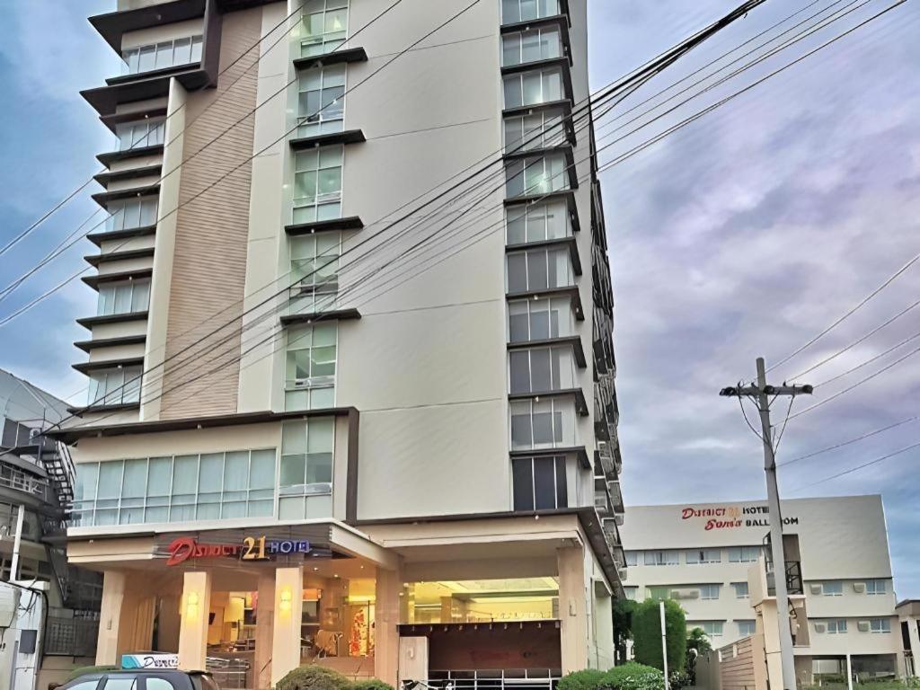 District 21 Hotel Илоило Экстерьер фото