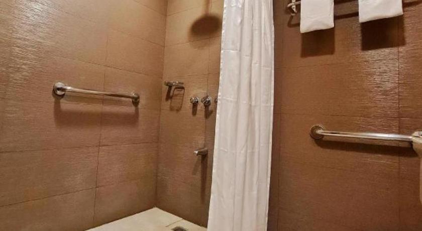 District 21 Hotel Илоило Экстерьер фото