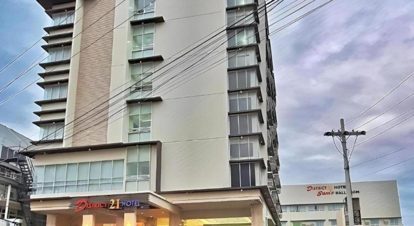 District 21 Hotel Илоило Экстерьер фото